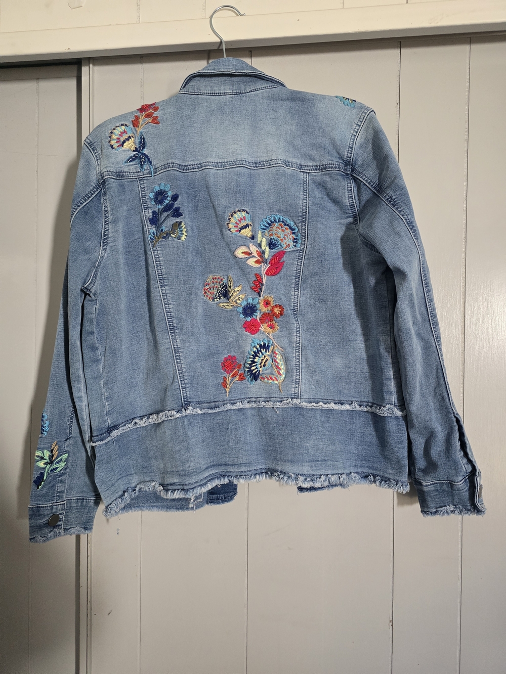Tru Luxe Jeans Light Blue Denim Jacket with Multicolor Floral Embroidery - Picture 5 of 12
